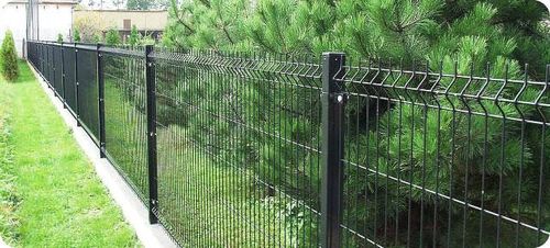 Решетчатый забор металлический из сварной сетки